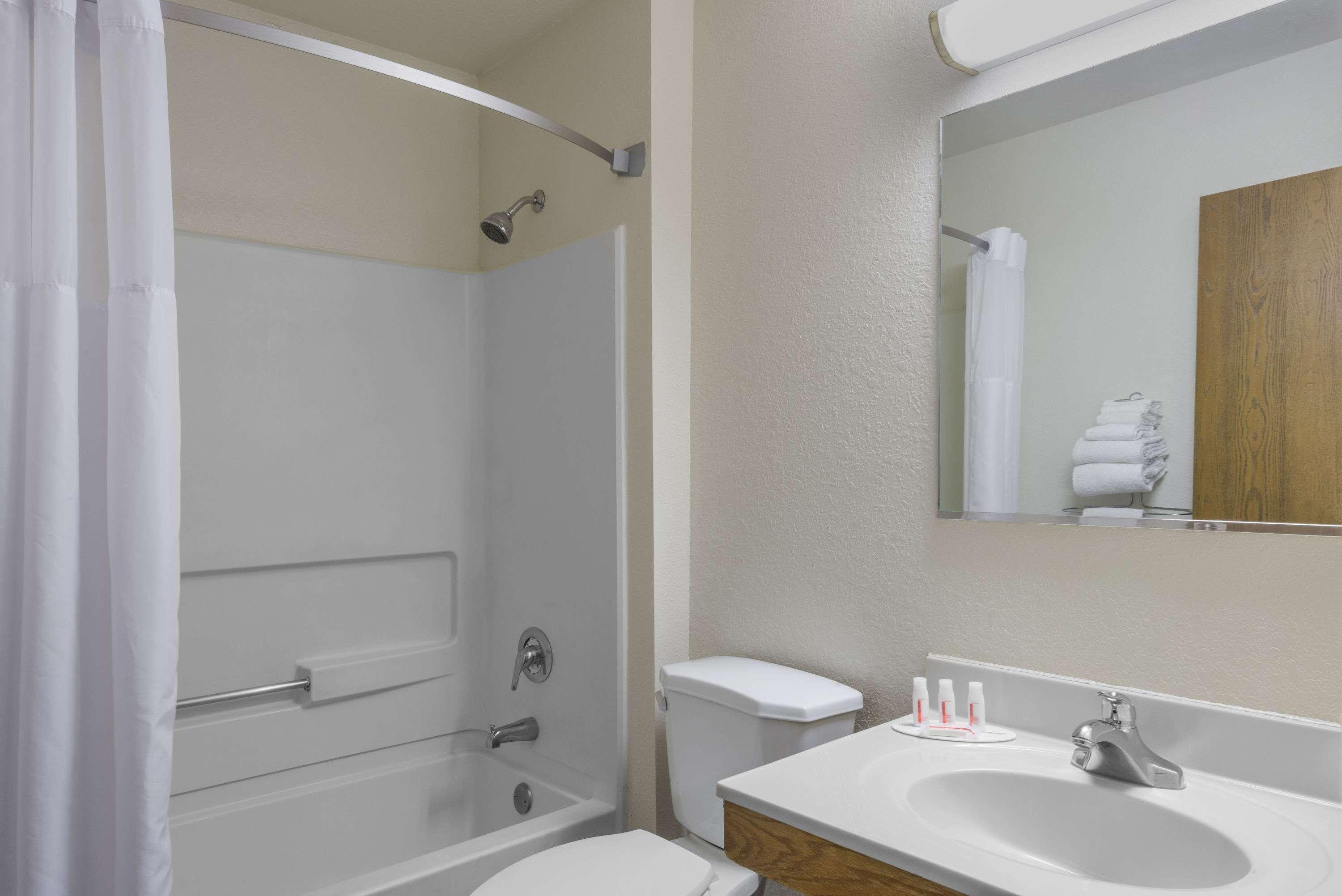 מלון Super 8 By Wyndham Delmont חדר תמונה