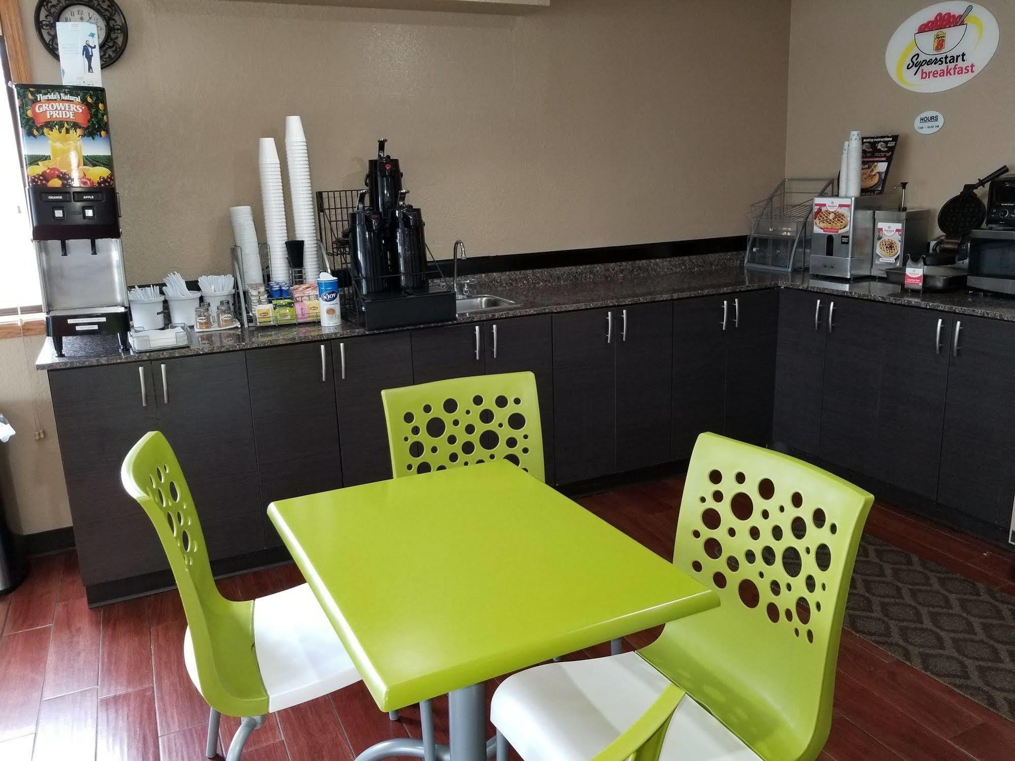 מלון Super 8 By Wyndham Delmont מראה חיצוני תמונה