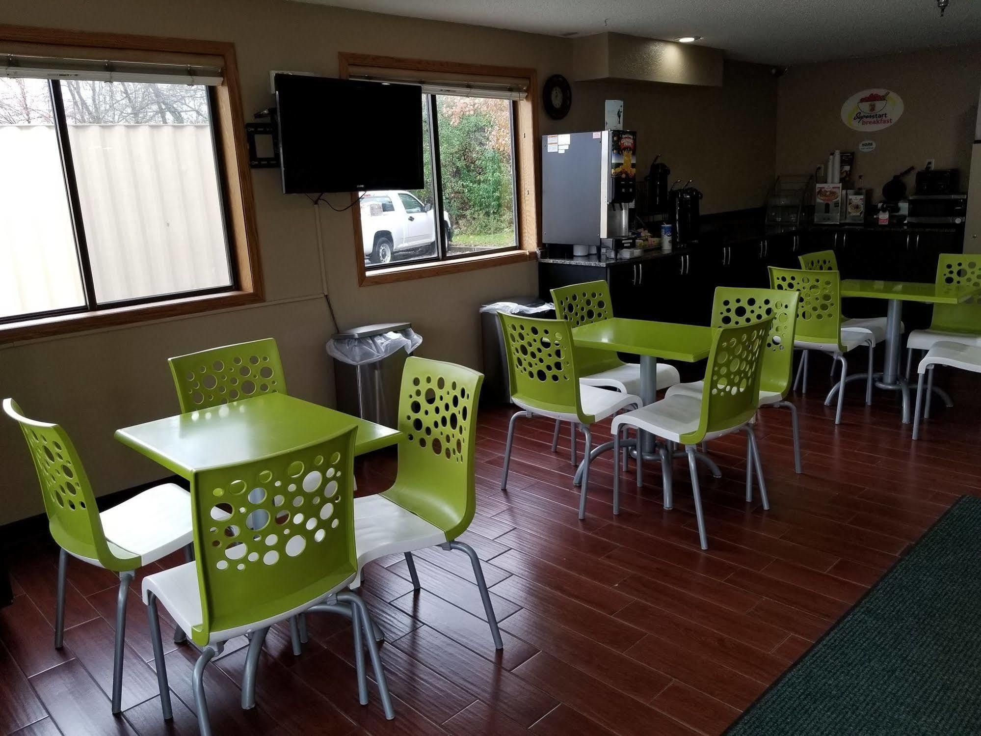 מלון Super 8 By Wyndham Delmont מראה חיצוני תמונה